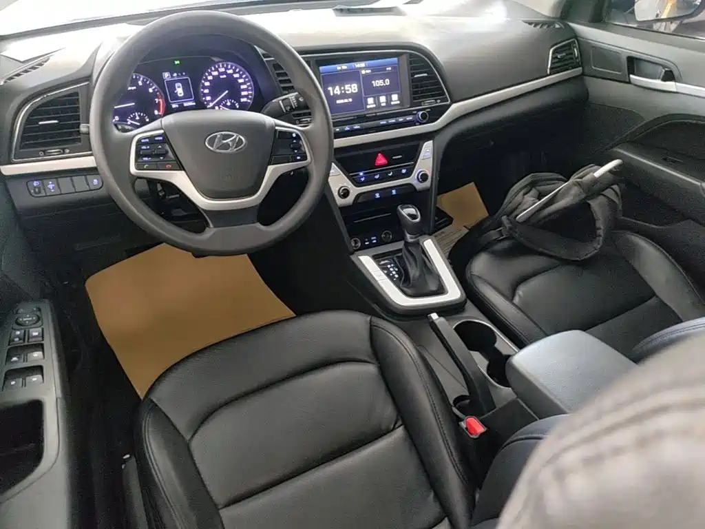 Hyundai Elantra — миниатюра 10