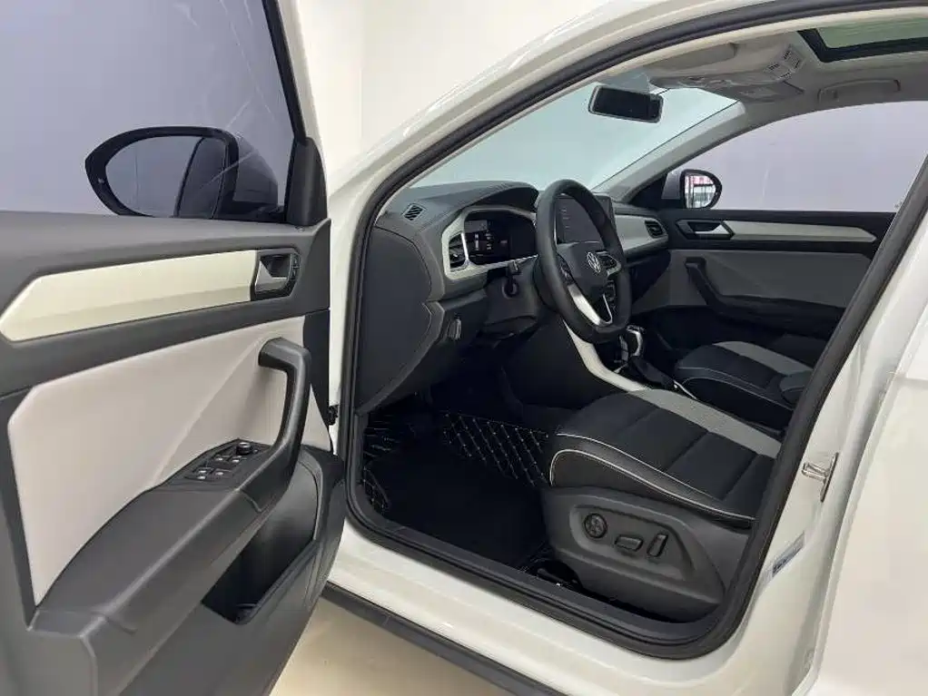 Volkswagen T-Roc — миниатюра 10