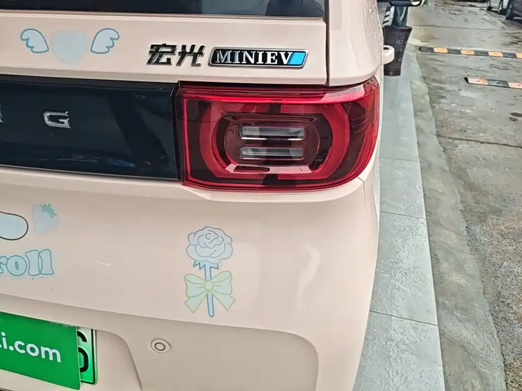 Wuling MINIEV — миниатюра 8