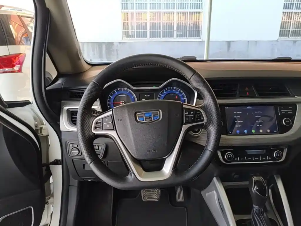 Geely Vision X3 — миниатюра 11