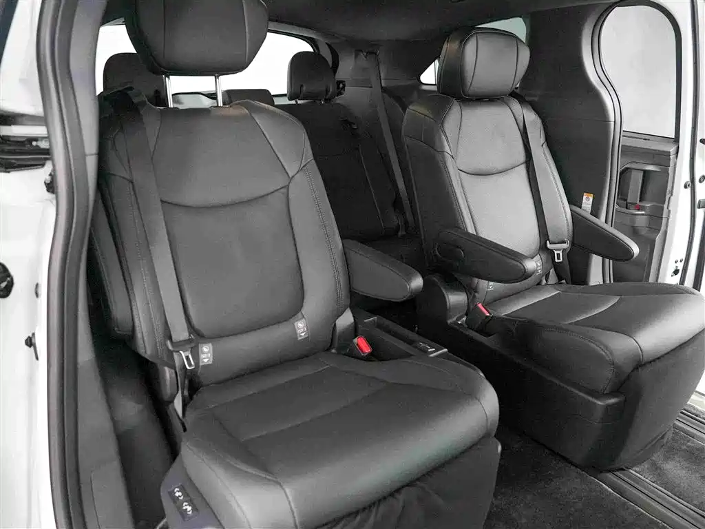 Toyota Sienna — миниатюра 11