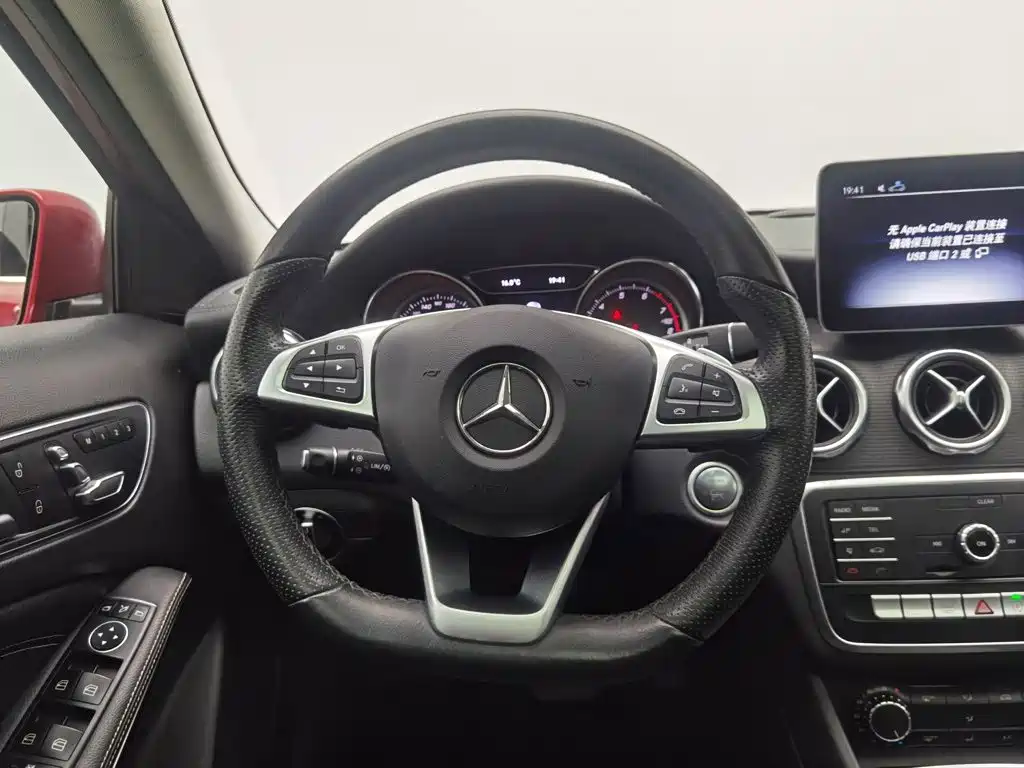 Mercedes-Benz GLA — миниатюра 11