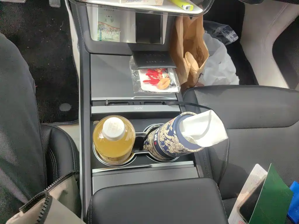 Tesla Model 3 — миниатюра 10