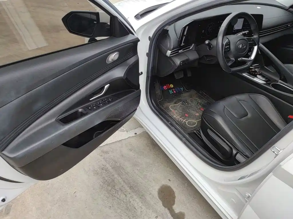 Hyundai Elantra — миниатюра 16