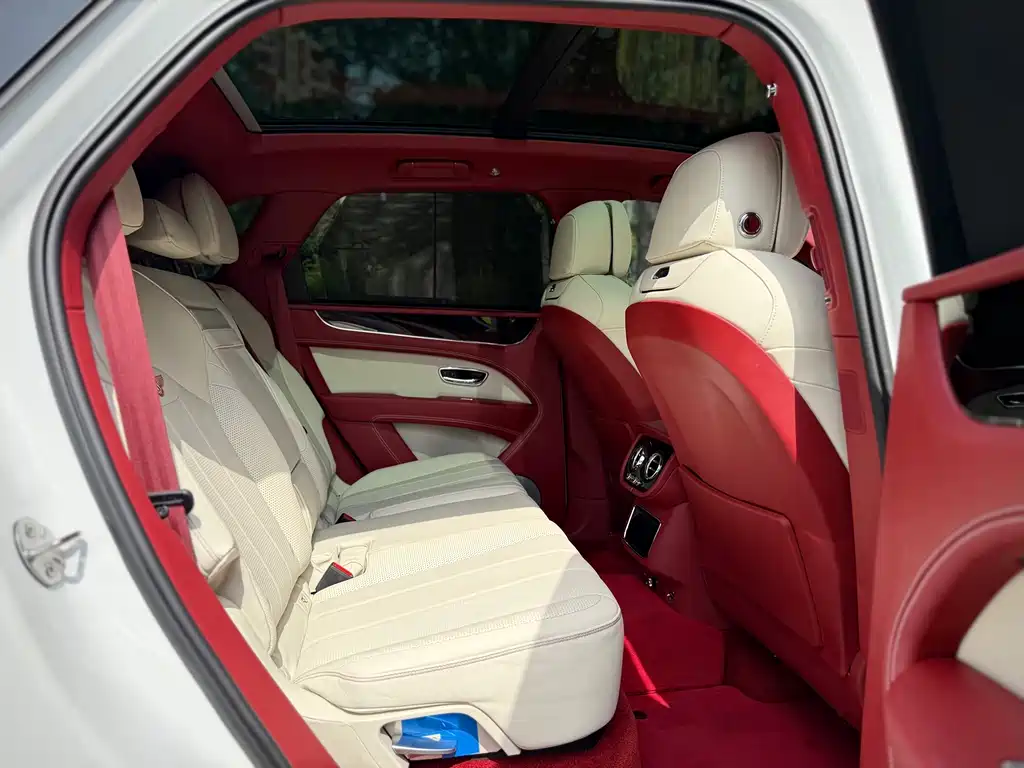 Bentley Bentayga — миниатюра 18