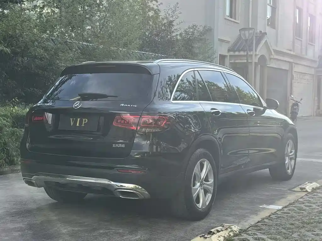 MERCEDES-BENZ GLC