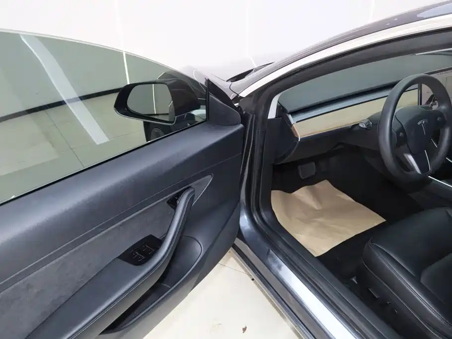 Tesla Model 3 — миниатюра 15
