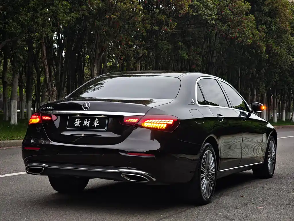 Mercedes-Benz E-Class — миниатюра 12