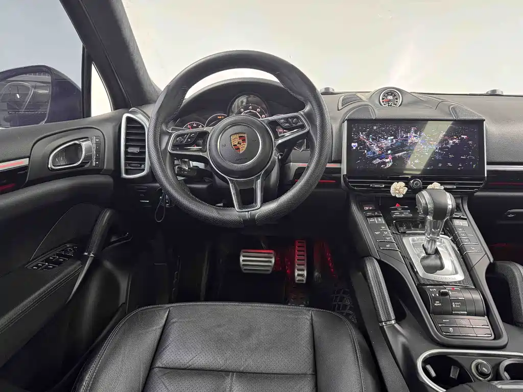 Porsche Cayenne — миниатюра 14