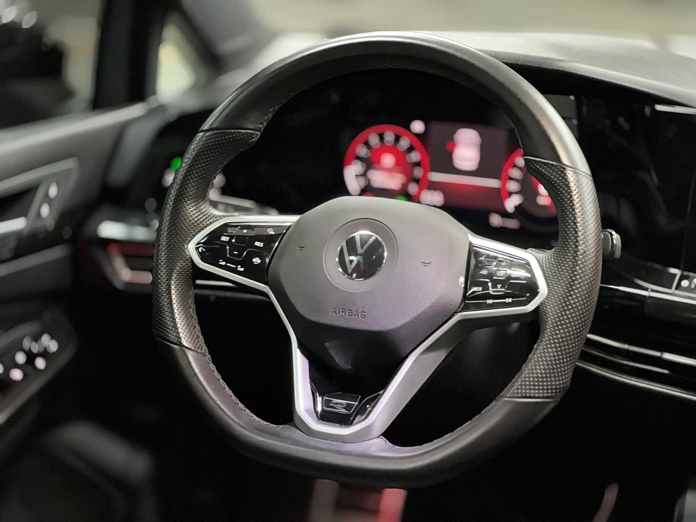 Volkswagen Golf 1.4 л 2023 г. Серебристо-серый, пробег 47000 км