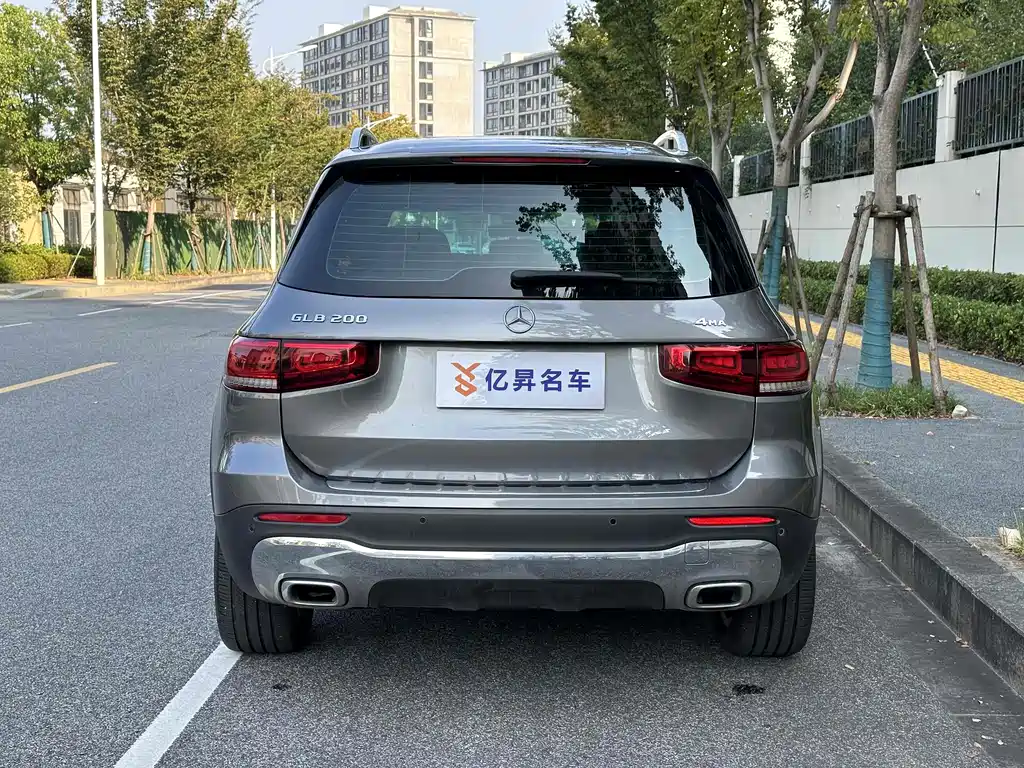 MERCEDES-BENZ GLB