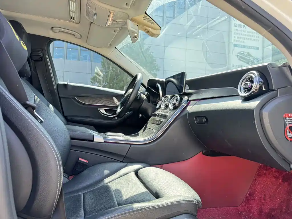 Mercedes-Benz C-Class — миниатюра 6