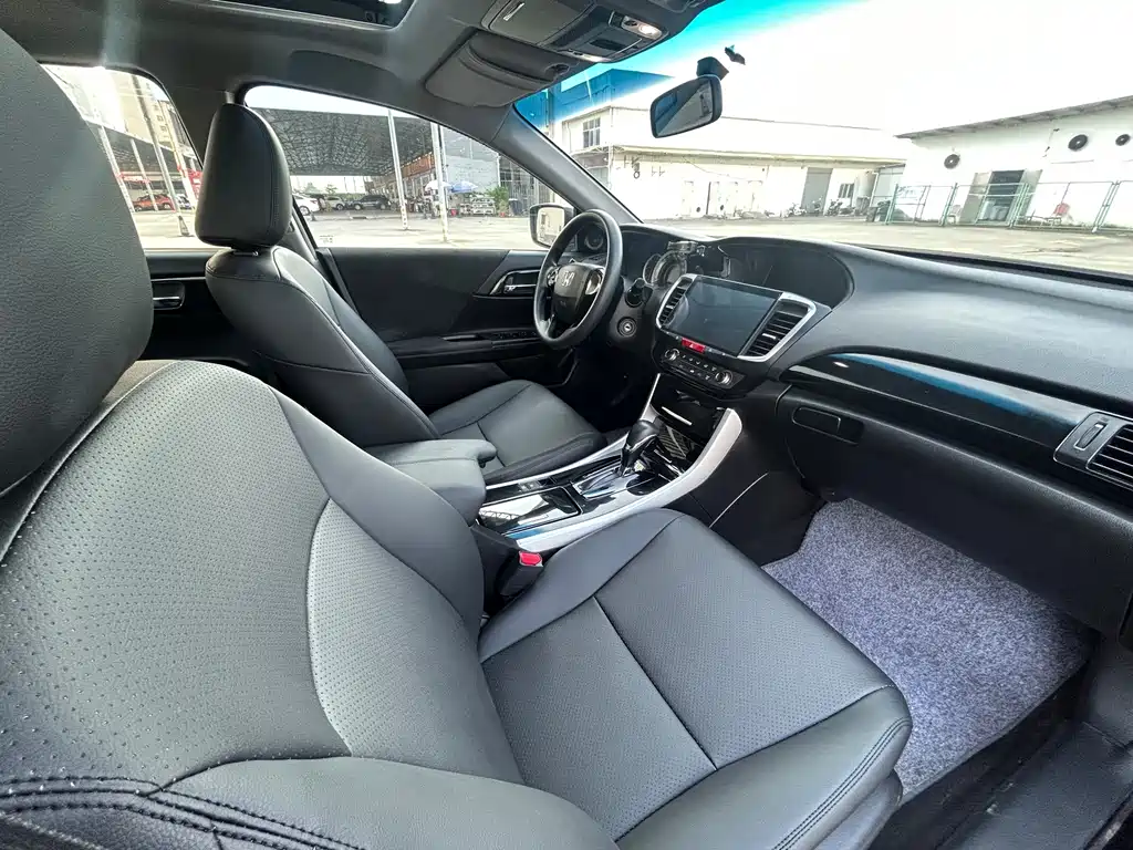 Honda Accord — миниатюра 9
