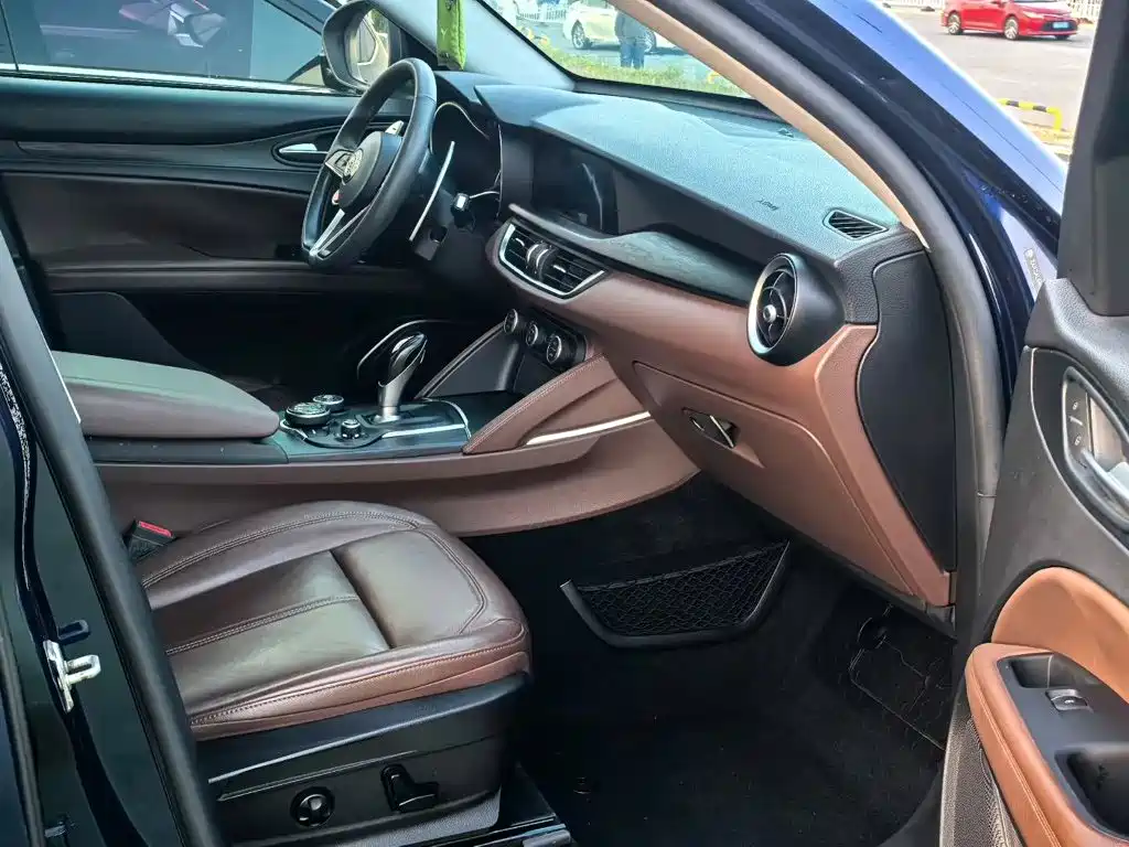 Alfa Romeo Stelvio — миниатюра 8