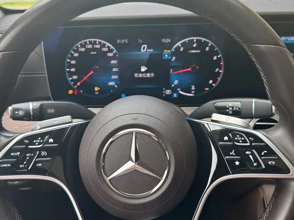 Mercedes-Benz E-Class — миниатюра 7