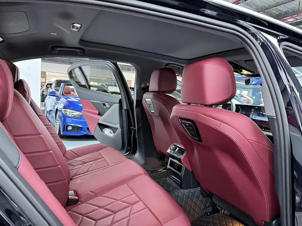 BMW 5 Series — миниатюра 15