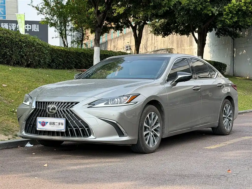 Lexus ES 2024