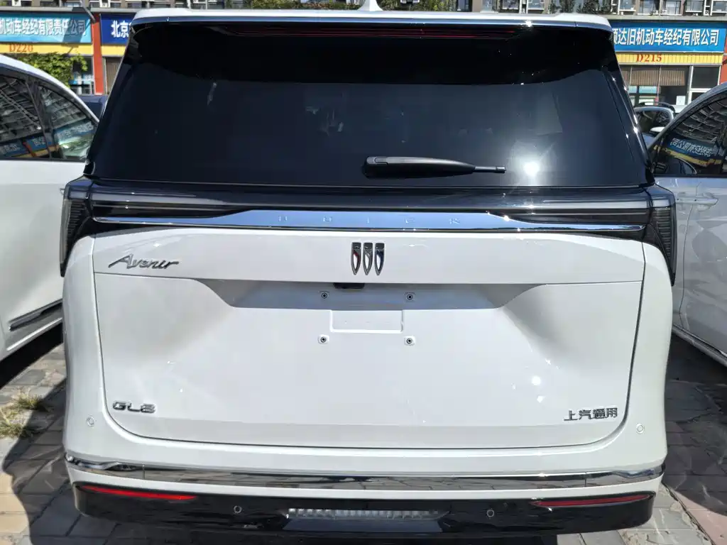 Buick GL8 — миниатюра 2