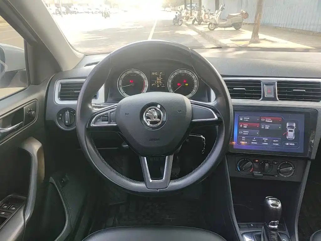 Skoda Rapid — миниатюра 11