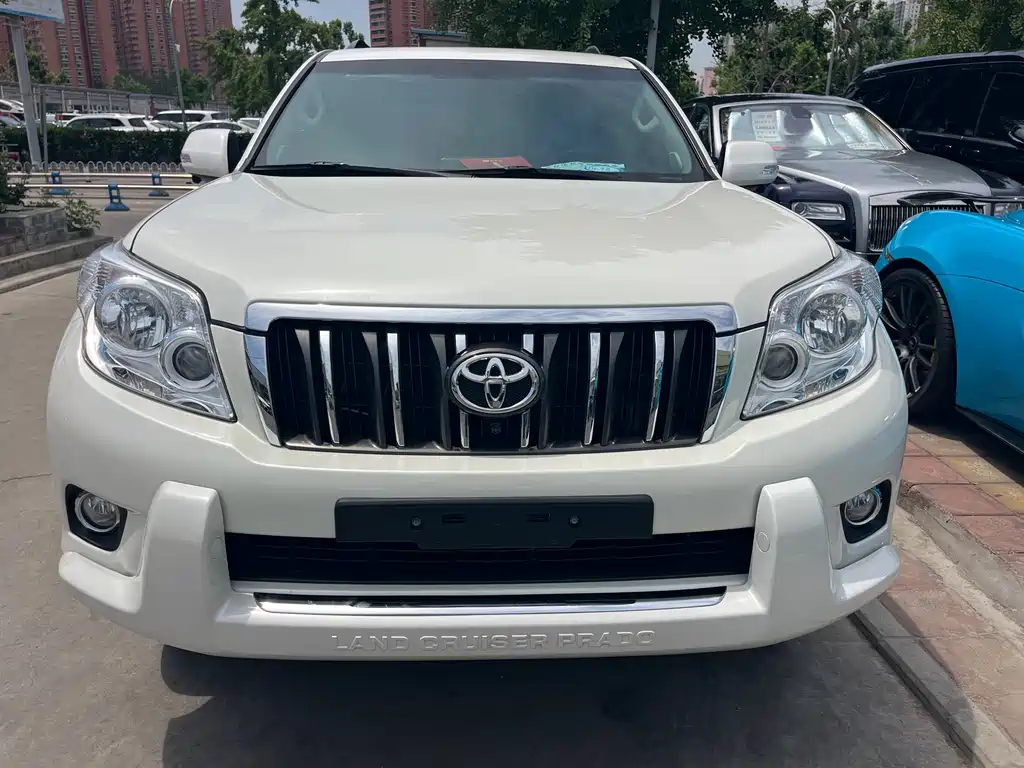 Toyota Land Cruiser Prado 2010 2.7L AT Standard
