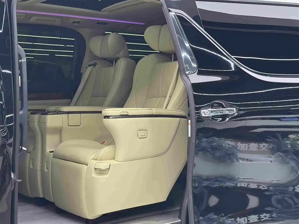 Toyota Vellfire — миниатюра 7