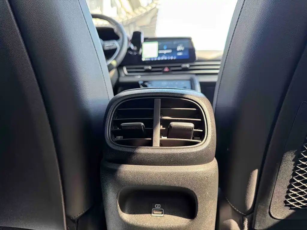 Hyundai Elantra — миниатюра 18