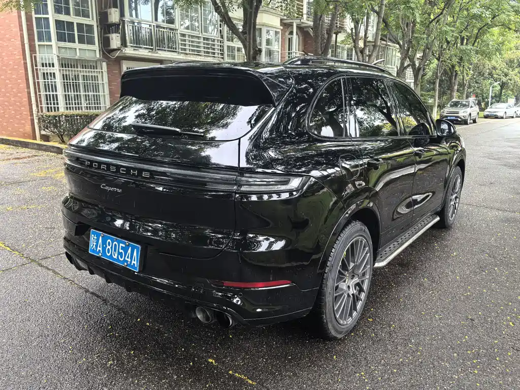 Porsche Cayenne — миниатюра 7