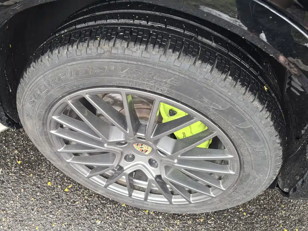Porsche Cayenne — миниатюра 9