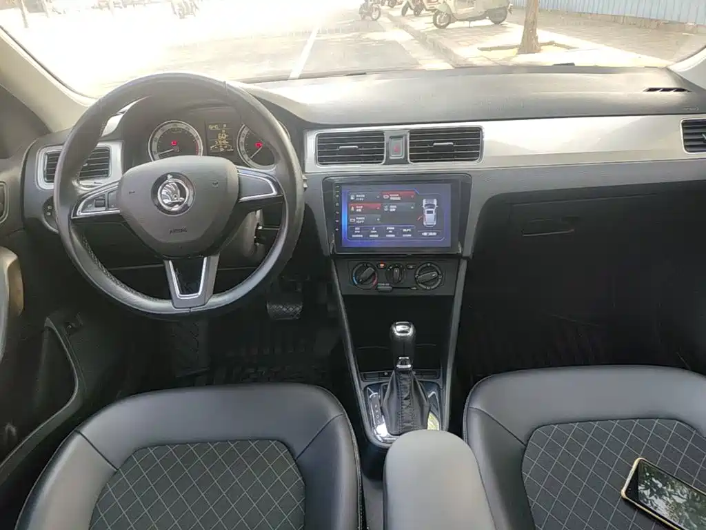 Skoda Rapid — миниатюра 10