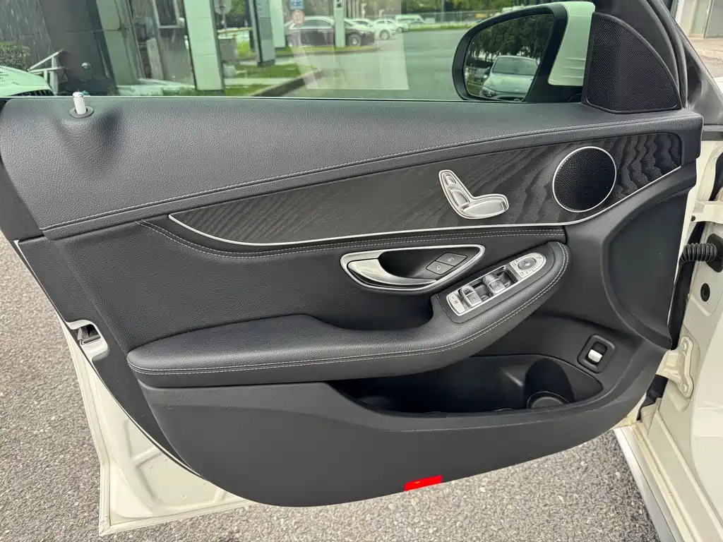 Mercedes-Benz C-Class — миниатюра 13
