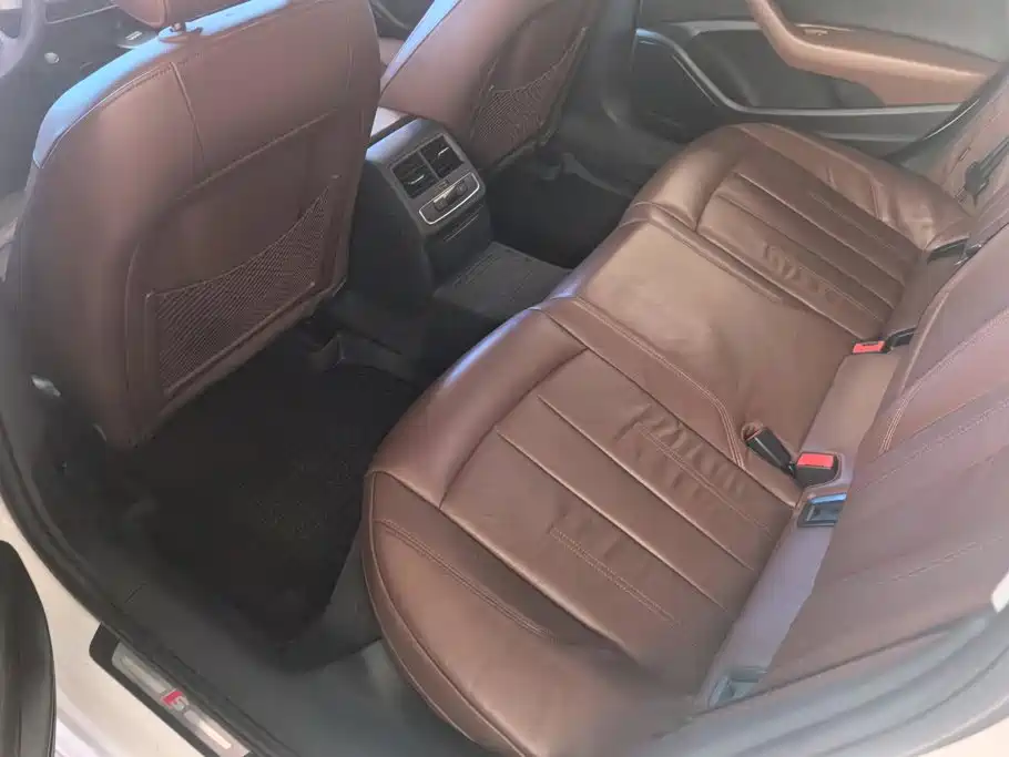 Audi A4L — миниатюра 11