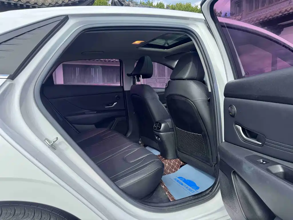 Hyundai Elantra — миниатюра 9