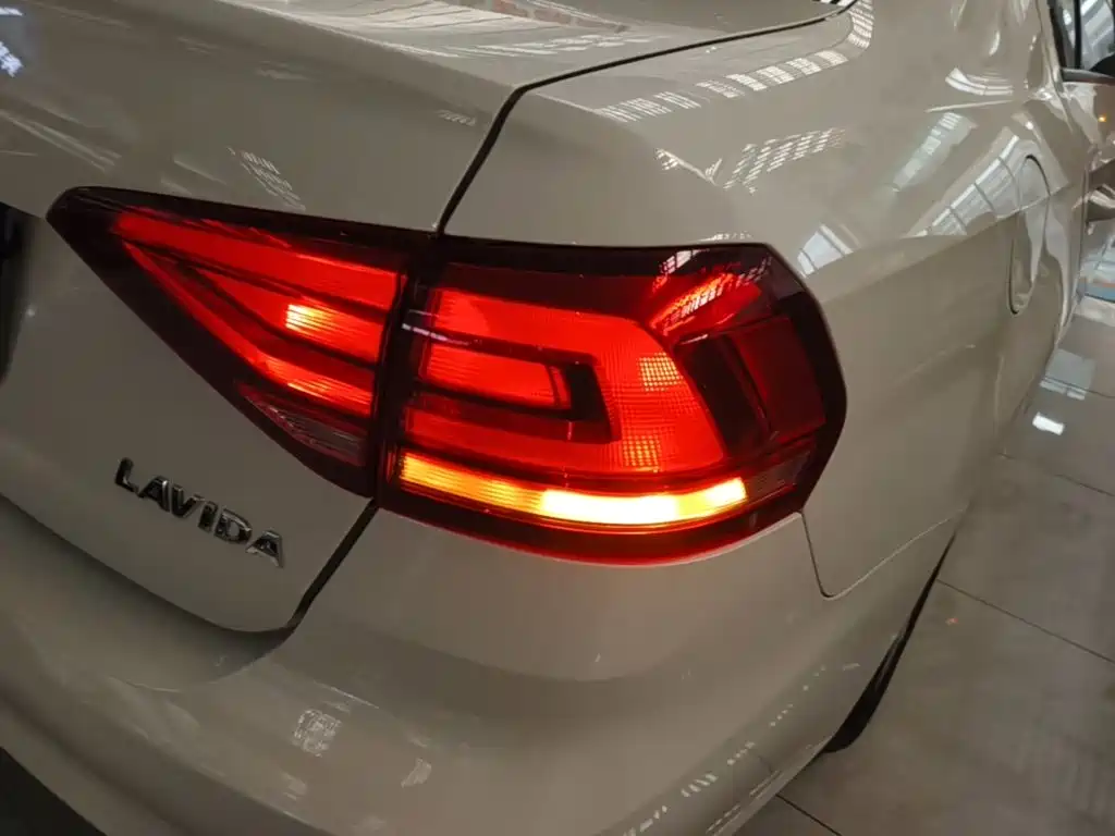 Volkswagen Lavida — миниатюра 8