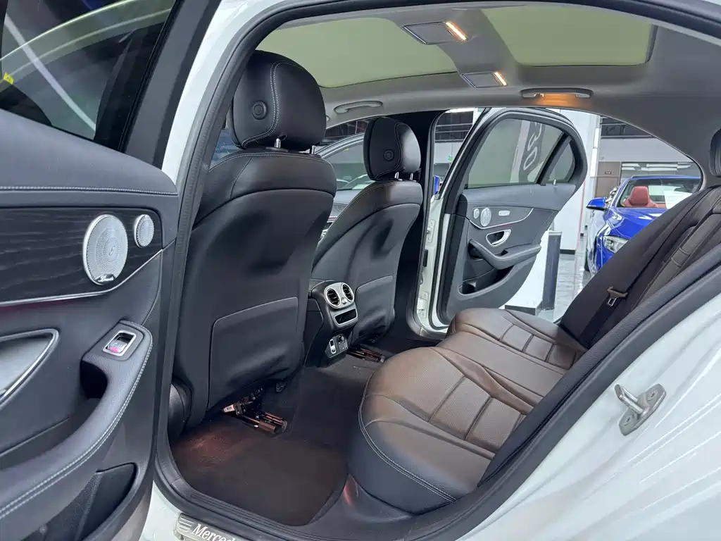 Mercedes-Benz C-Class — миниатюра 10