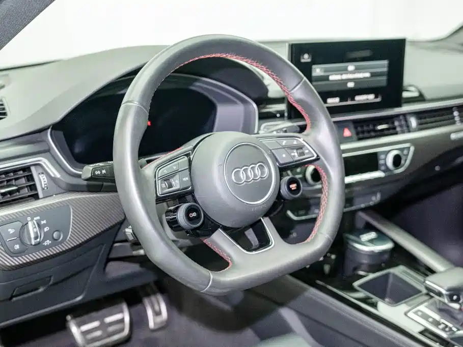 Audi A4L 2022 40 TFSI quattro RS