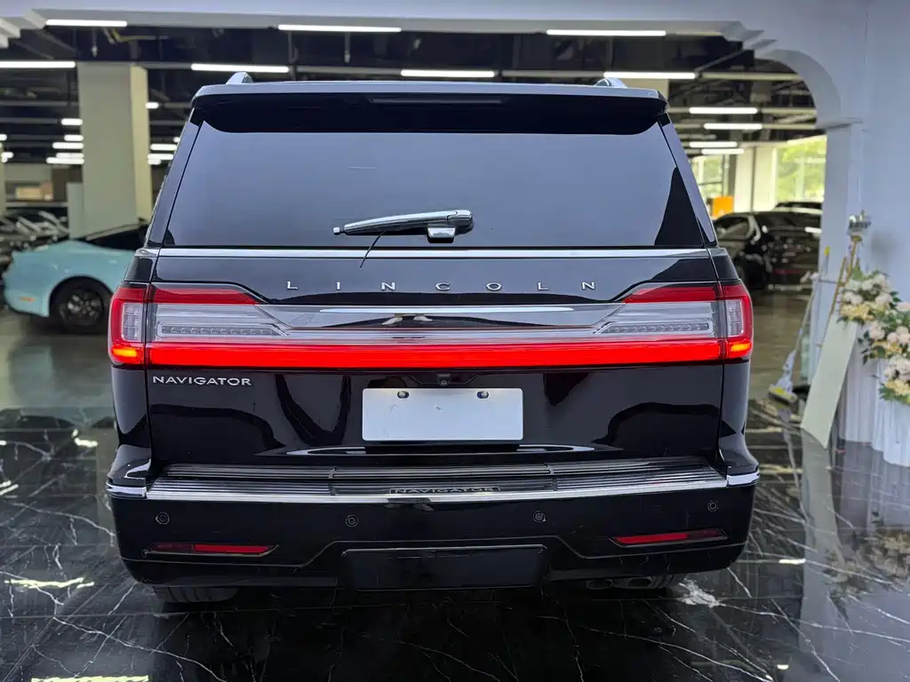Lincoln Navigator — миниатюра 24