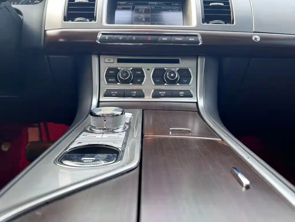 Jaguar XF — миниатюра 14