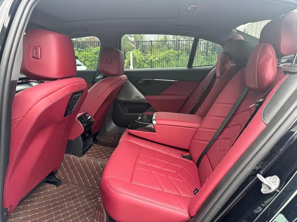 BMW 5 Series — миниатюра 9