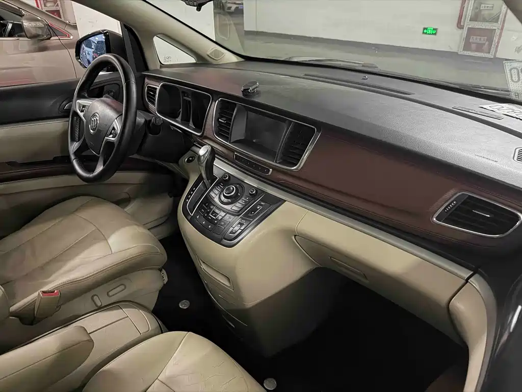 Buick GL8 — миниатюра 2