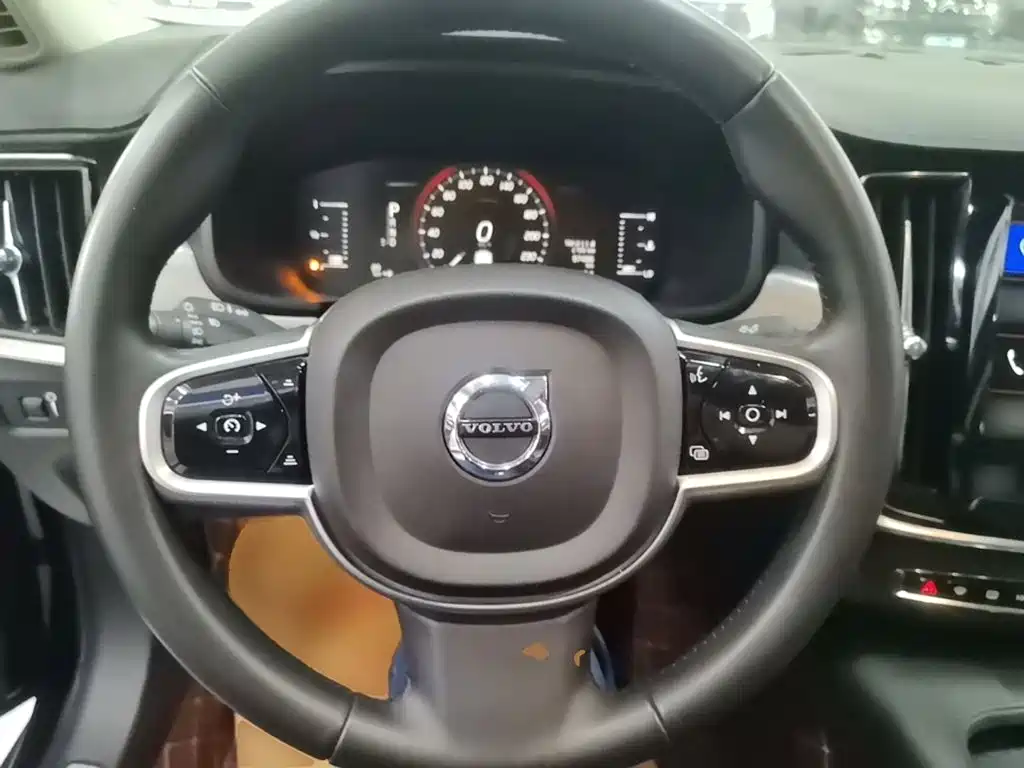 Volvo S90 — миниатюра 11