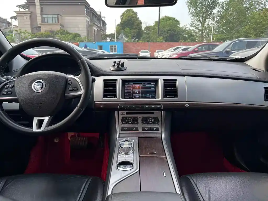 Jaguar XF — миниатюра 11