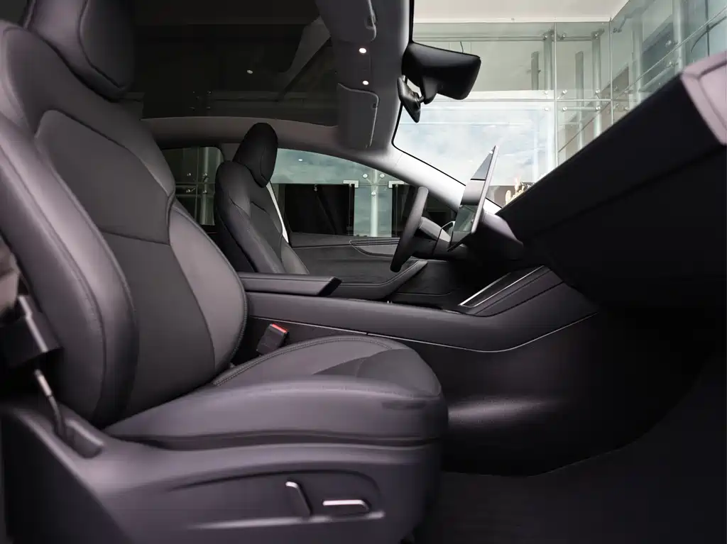 Tesla Model Y — миниатюра 12