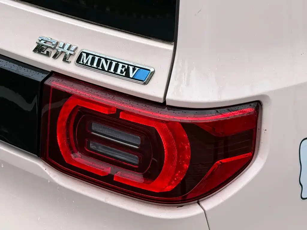 Wuling MINIEV — миниатюра 13