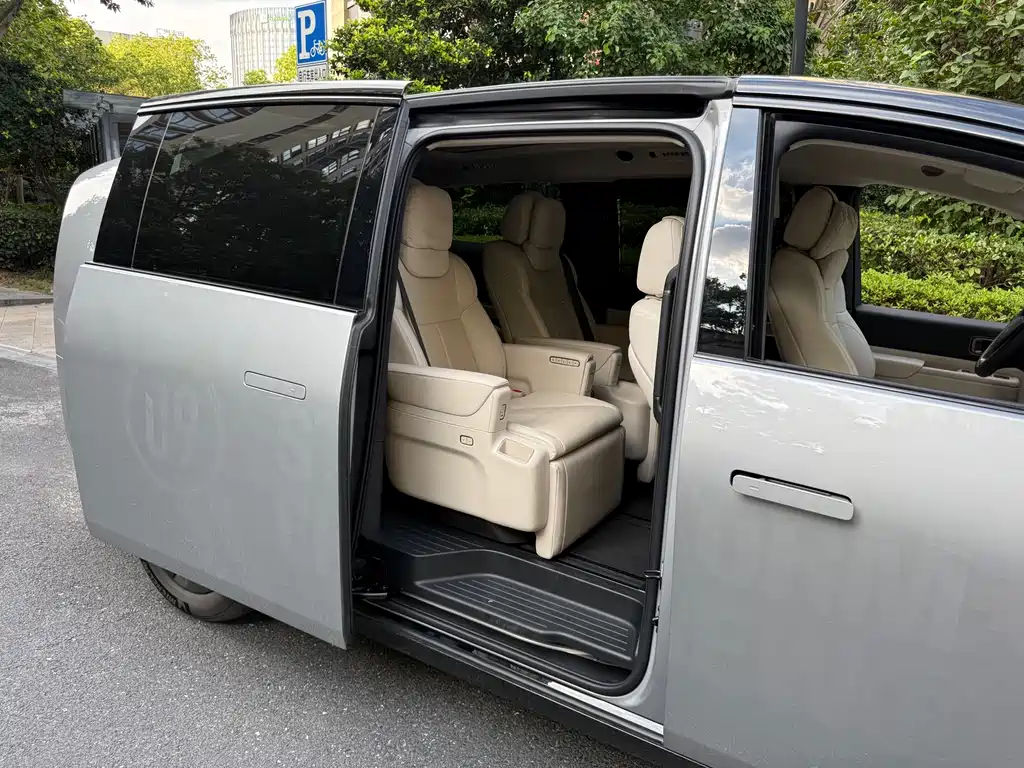 Li Auto Li MEGA — миниатюра 14