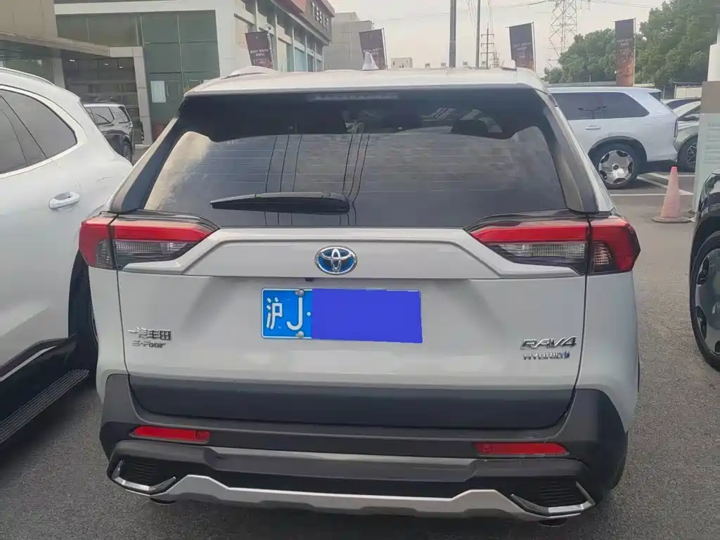 Toyota RAV4 — миниатюра 4