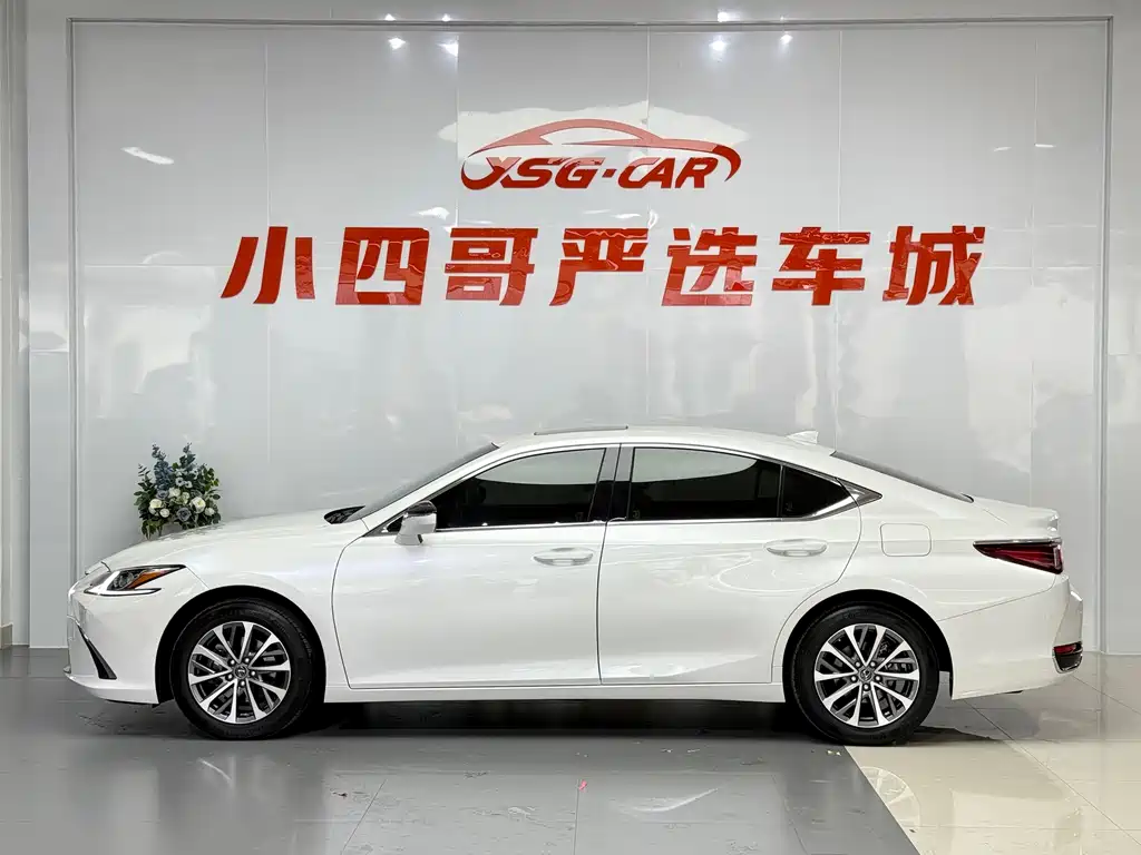 Lexus ES 2021 200