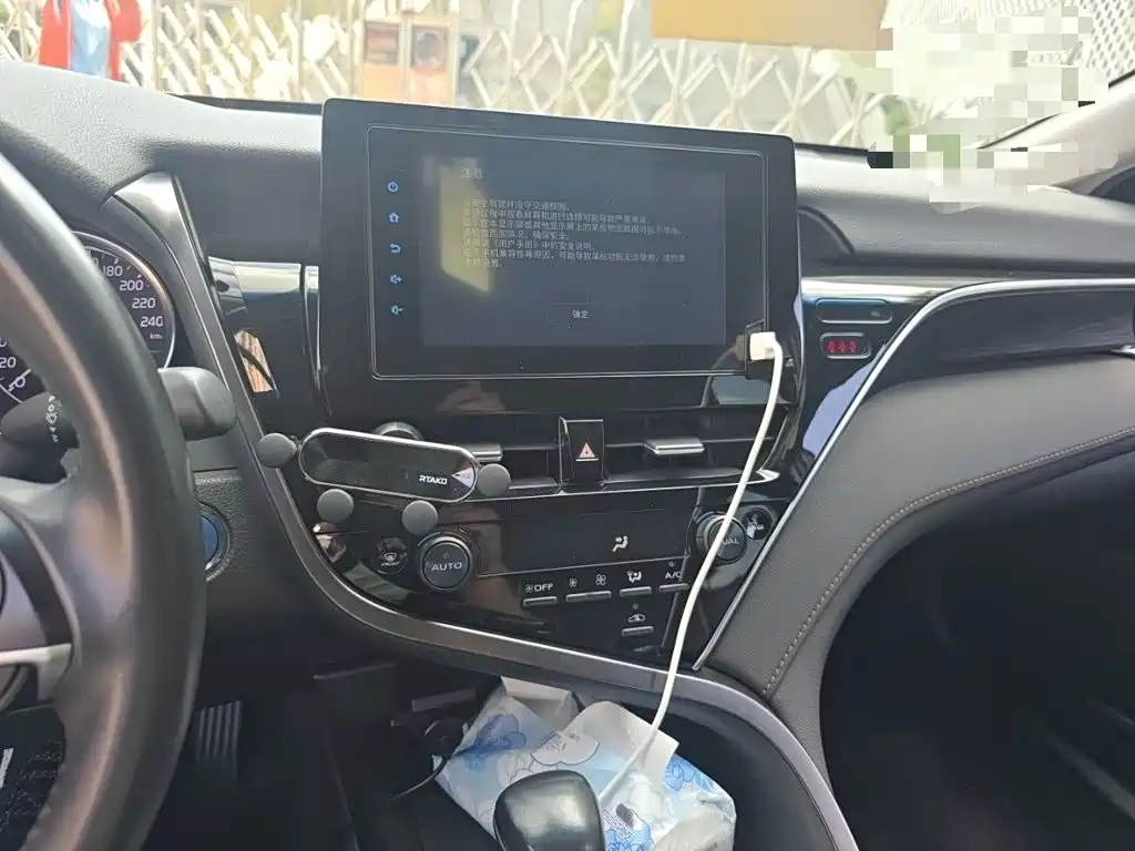 Toyota Camry — миниатюра 14