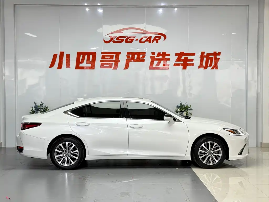 Lexus ES 2021 200