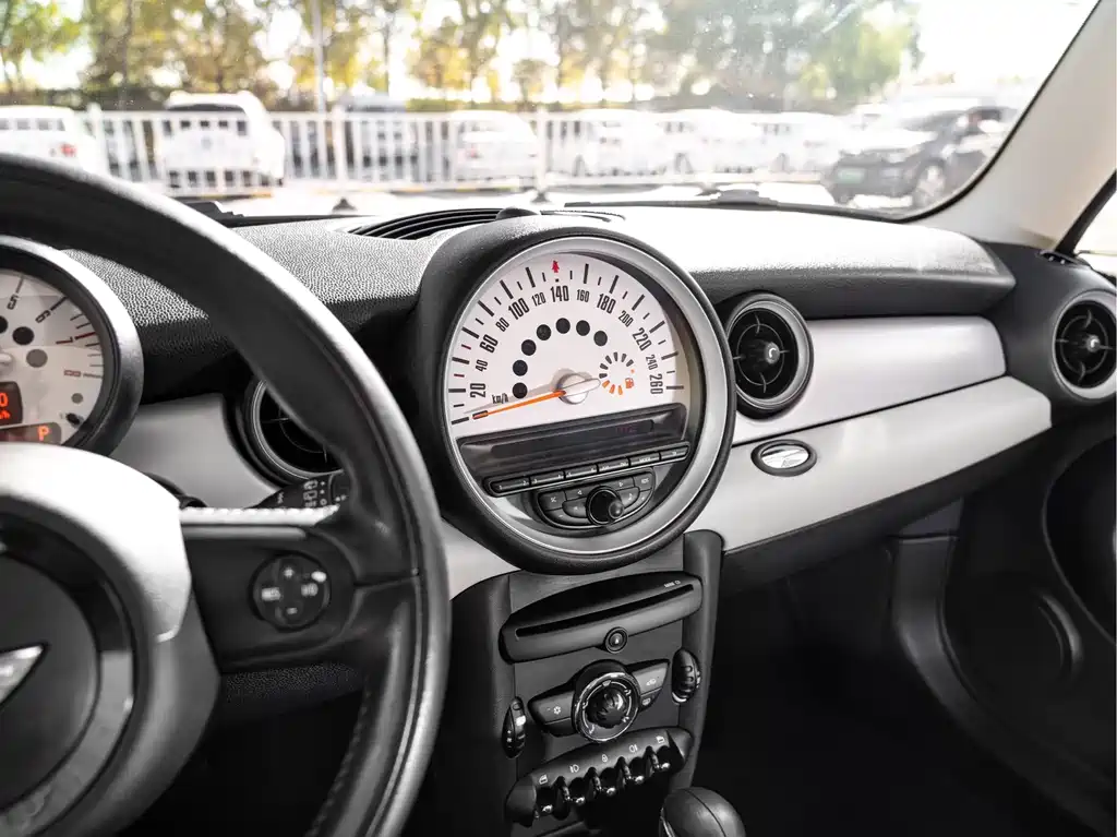 Mini Mini 2011 1.6L COOPER Fun