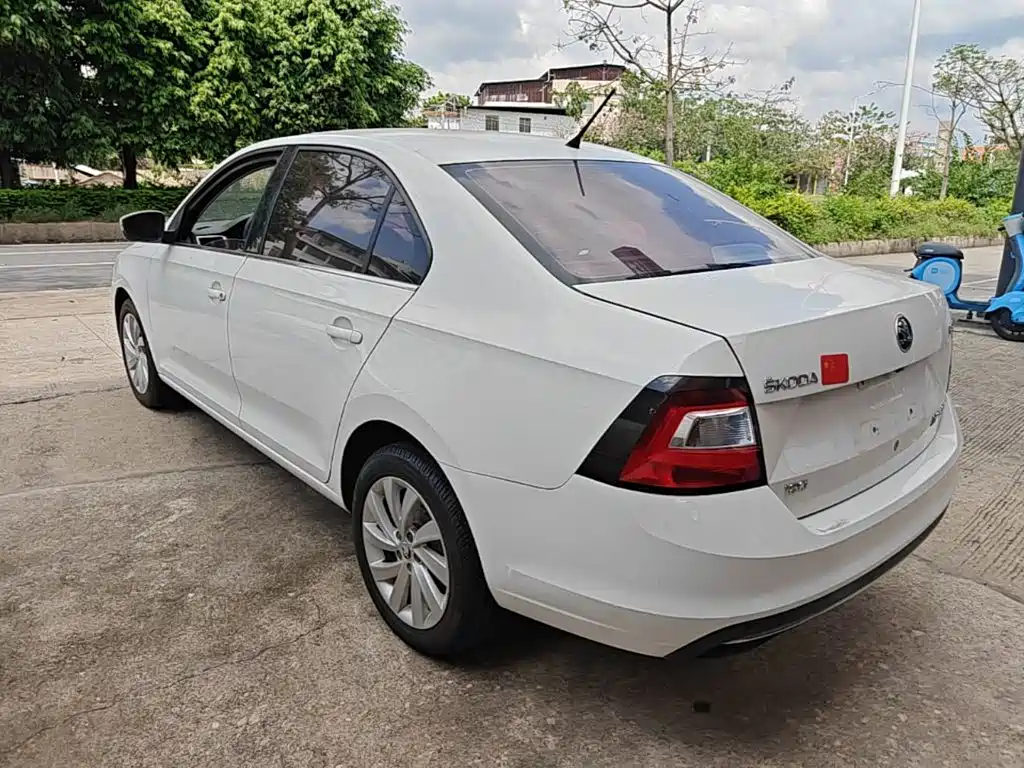 Skoda Rapid — миниатюра 5